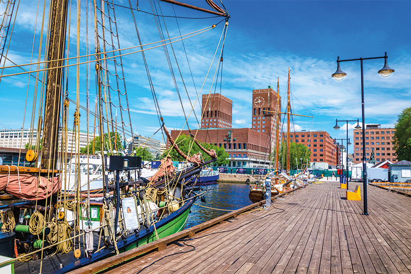 https://images.salaun-holidays.com//-image-Jetee-Oslo -Fjord-avec-voilier-Norvege-23-as_94238016.jpg